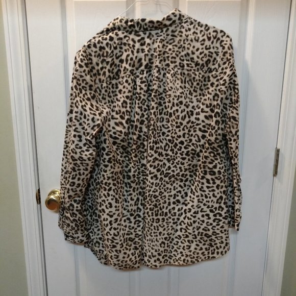 NWOT Womens AnimalPrint buttondown top PlusSize24W - Picture 2 of 6
